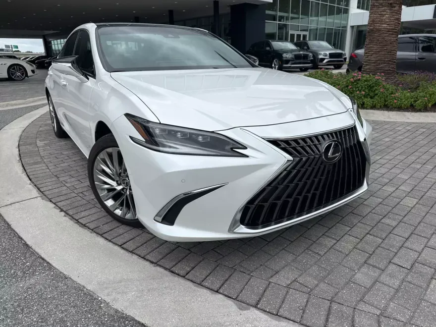 2022 Lexus ES 350 Ultra Luxury photo 1