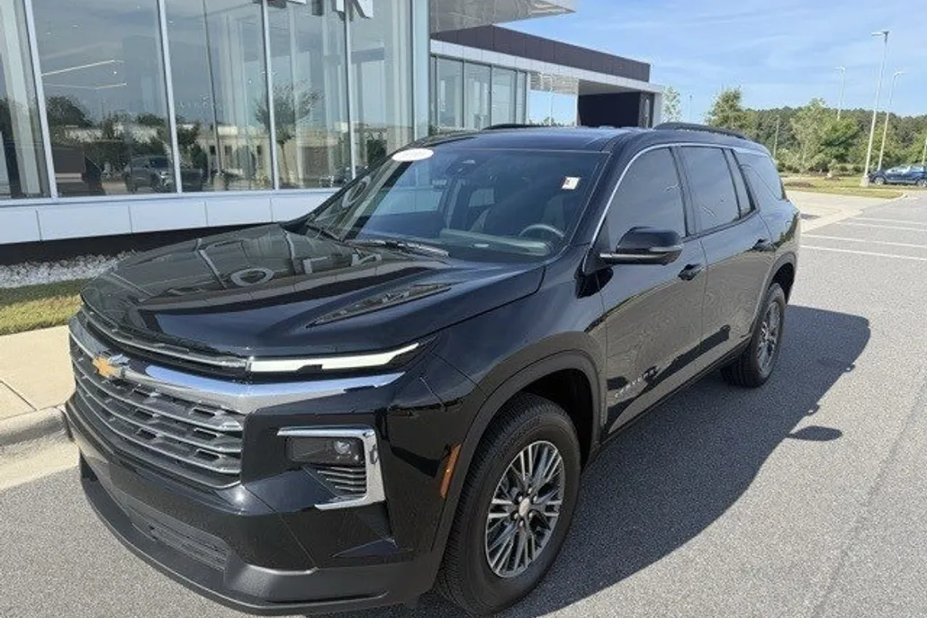 2026 Chevrolet Traverse 1LT photo 1