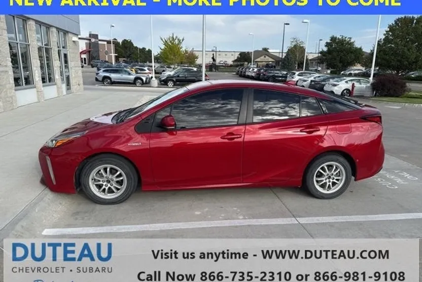 2022 Toyota Prius LE photo 1