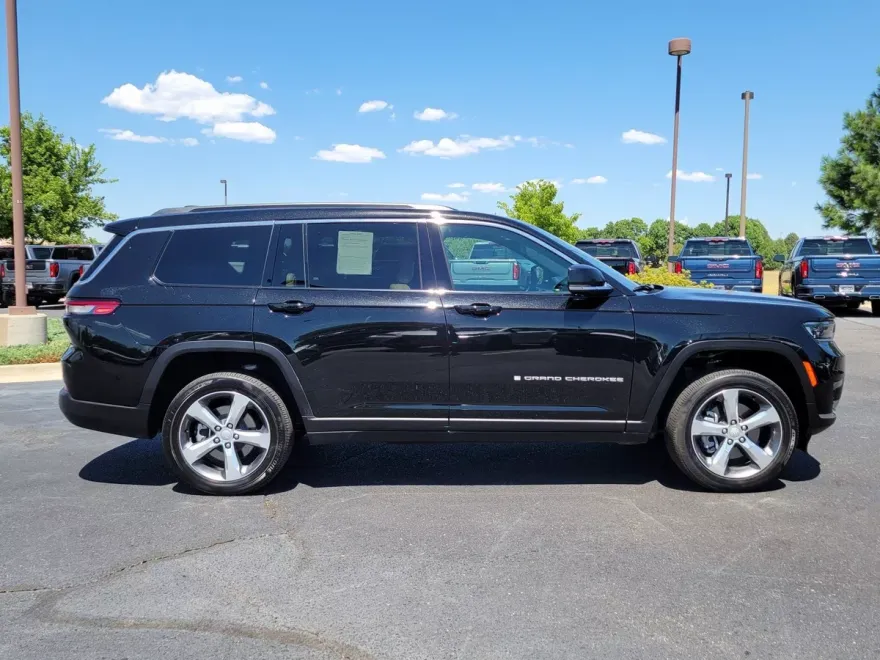 2025 Jeep Grand Cherokee Limited photo 1