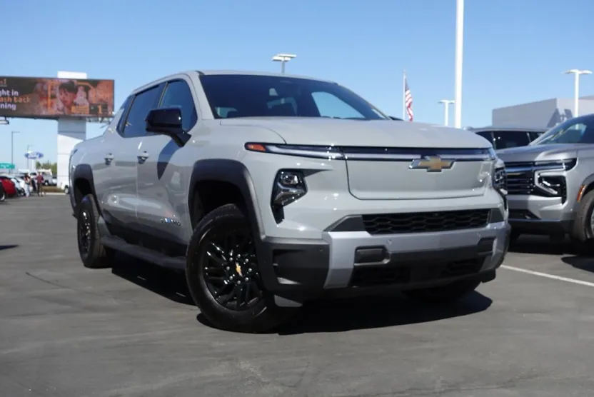 2026 Chevrolet Silverado EV LT photo 1