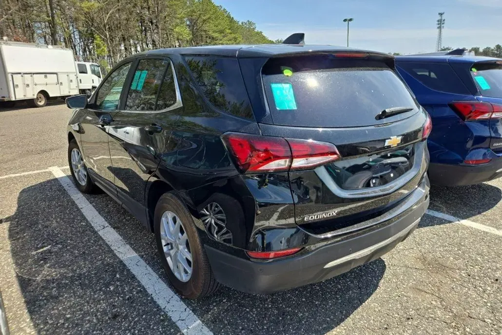 2022 Chevrolet Equinox LT photo 1