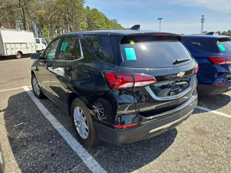 2022 Chevrolet Equinox LT photo 1