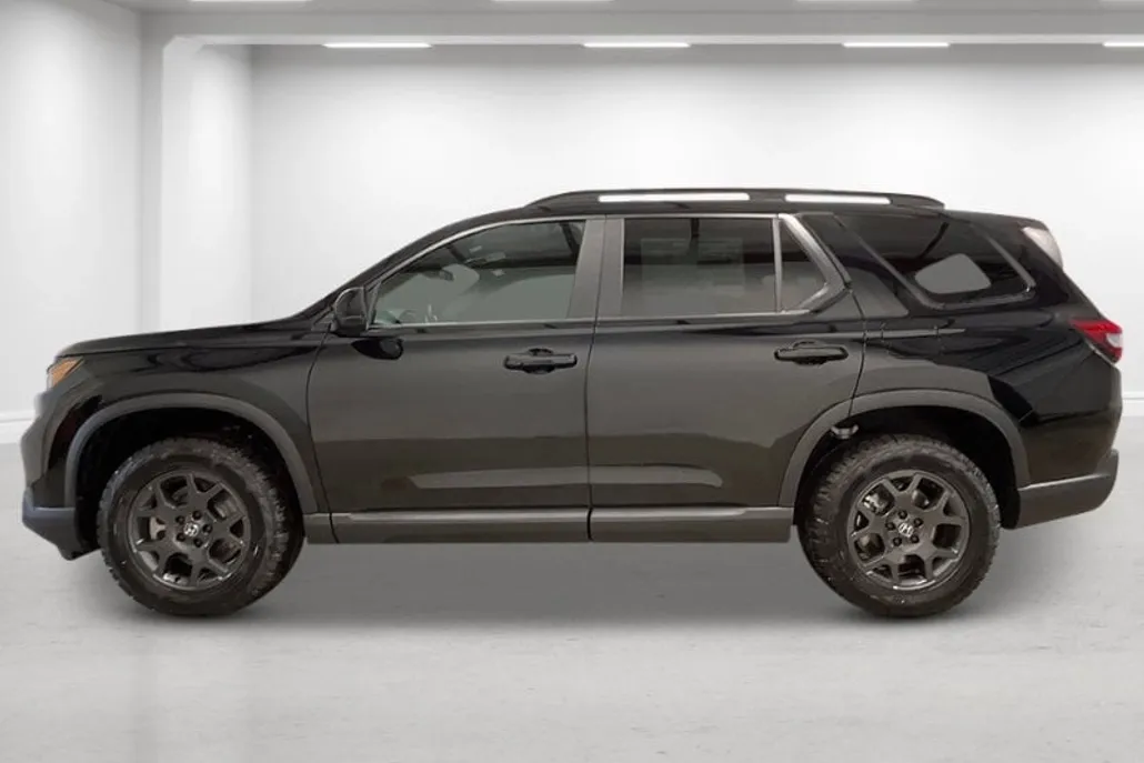 2025 Honda Pilot TrailSport photo 1