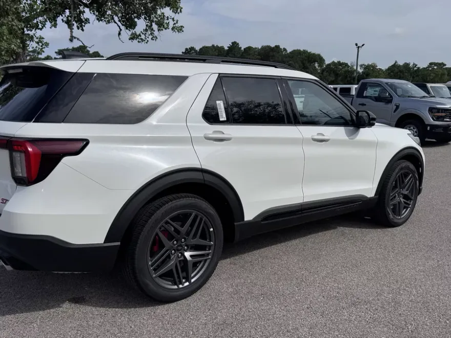 2025 Ford Explorer ST photo 1