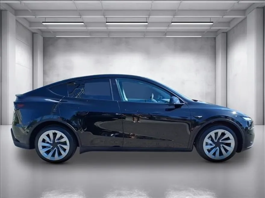 2026 Tesla Model Y Long Range photo 1