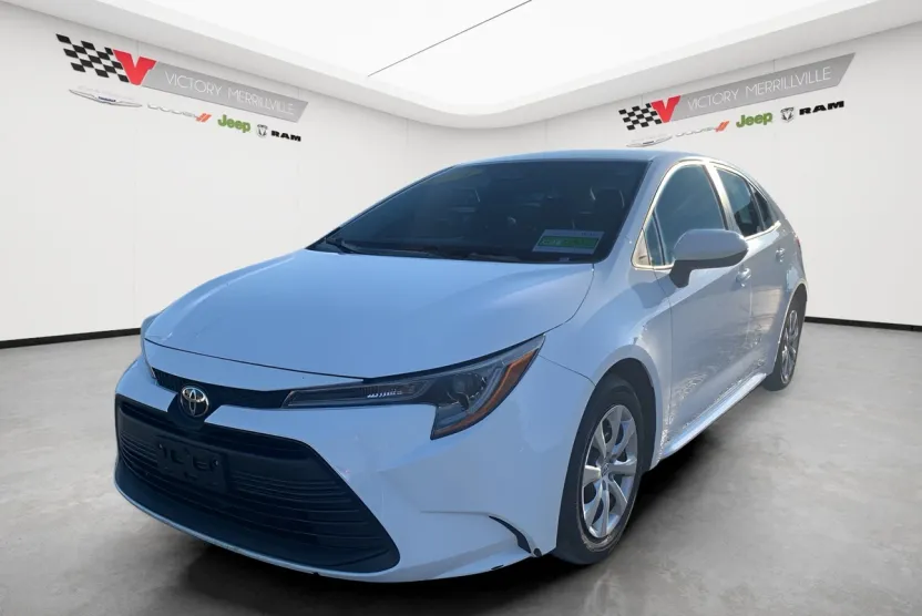 2024 Toyota Corolla LE photo 1