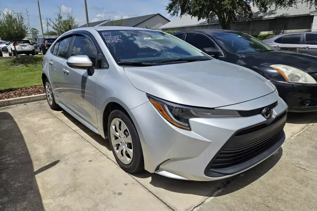 2024 Toyota Corolla LE photo 1