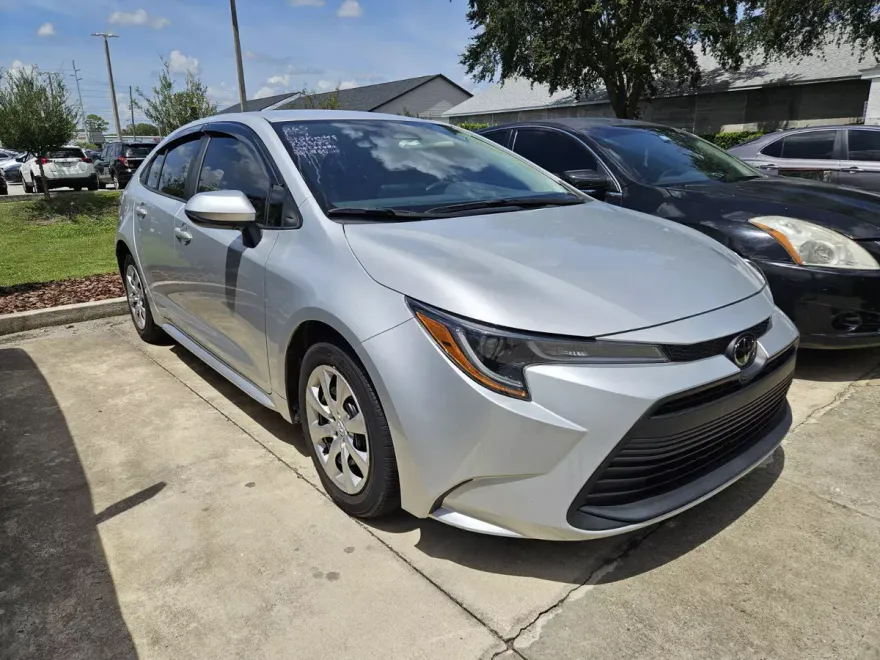 2024 Toyota Corolla LE photo 1