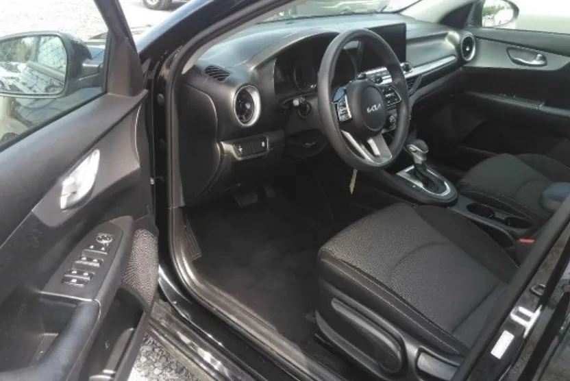 2023 Kia Forte LXS photo 1