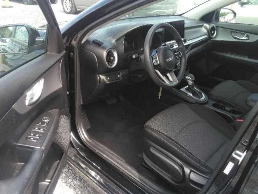 2023 Kia Forte LXS photo 1