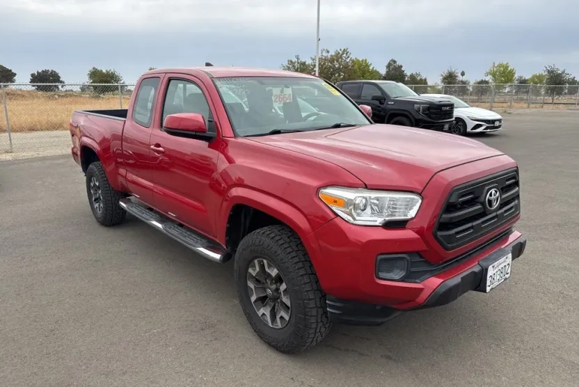 2017 Toyota Tacoma SR photo 1