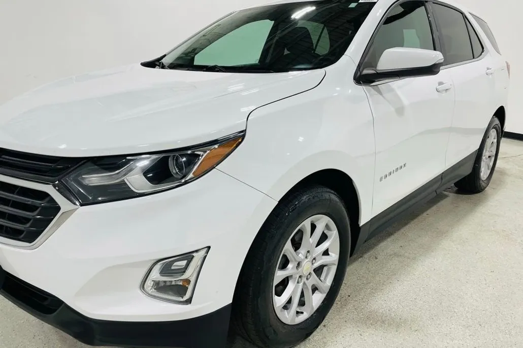 2019 Chevrolet Equinox LT photo 1