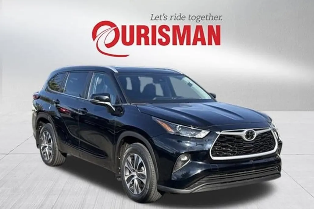 2023 Toyota Highlander XLE photo 1