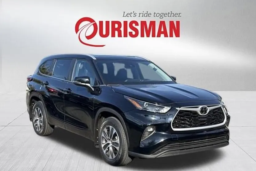 2023 Toyota Highlander XLE photo 1