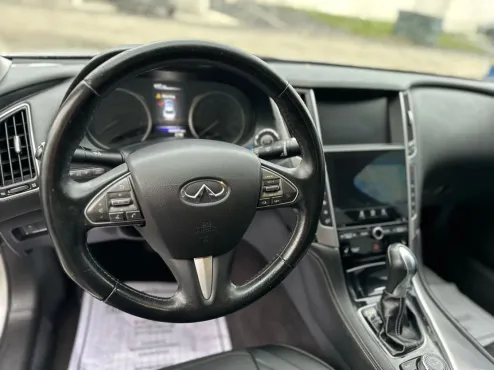 2015 Infiniti Q50 photo 4