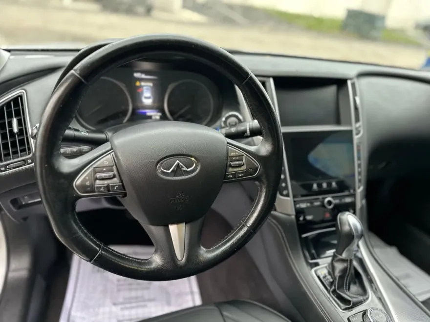2015 Infiniti Q50 photo 4