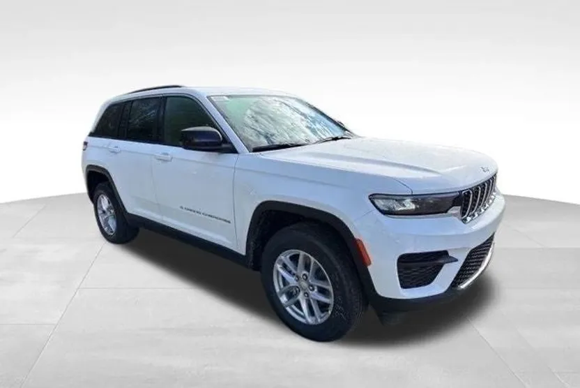 2025 Jeep Grand Cherokee Laredo photo 1