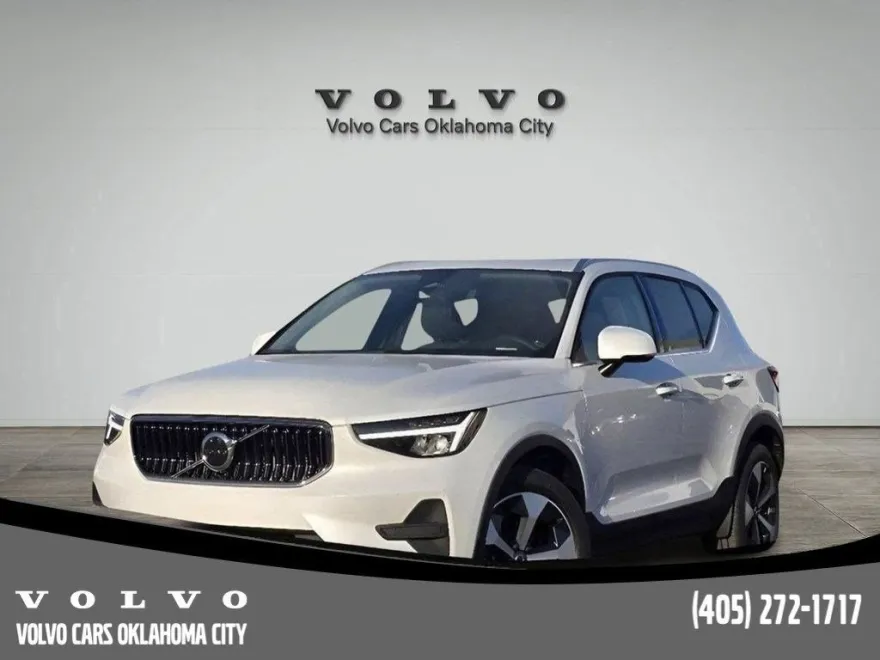 2025 Volvo XC40 Core photo 1