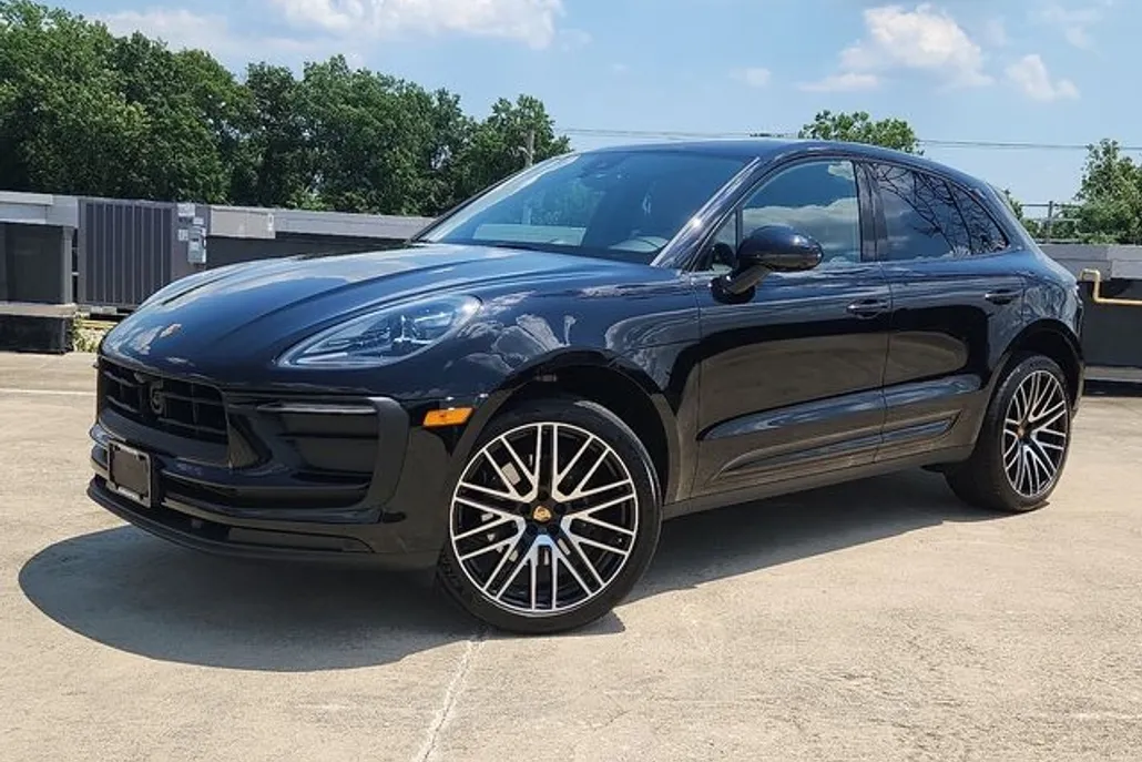 2025 Porsche Macan photo 1