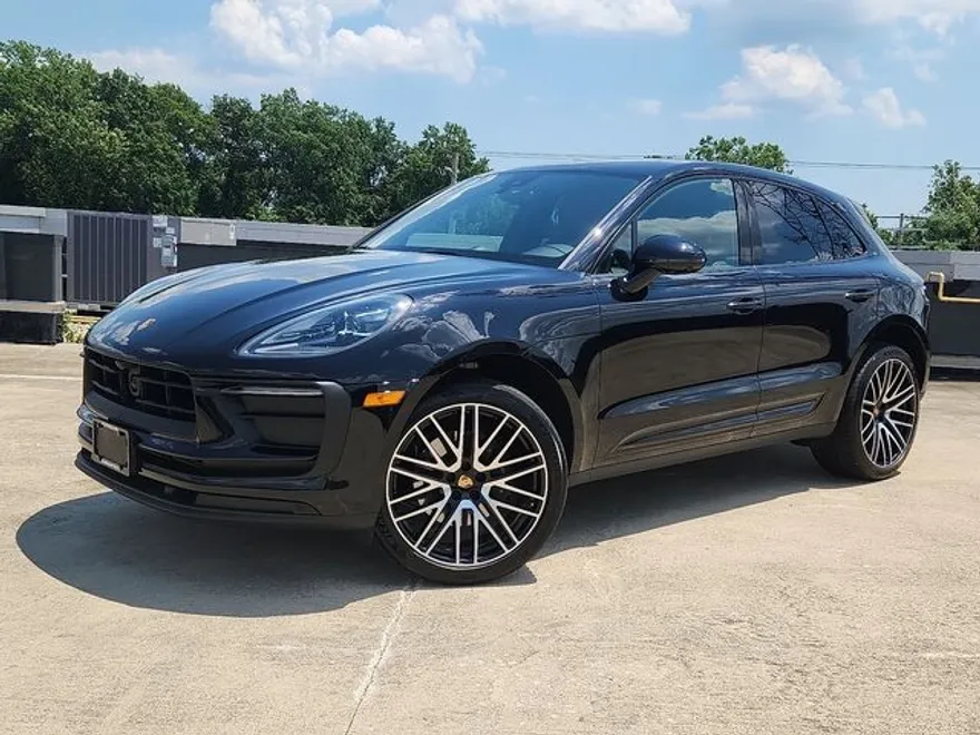 2025 Porsche Macan photo 1