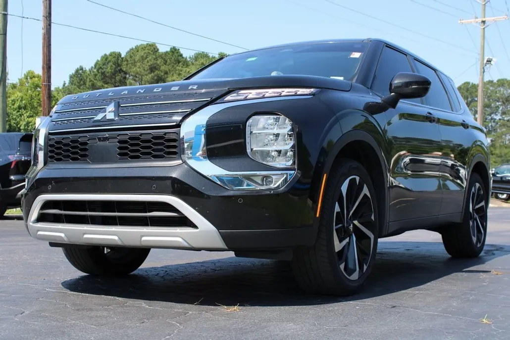 2022 Mitsubishi Outlander SE photo 1