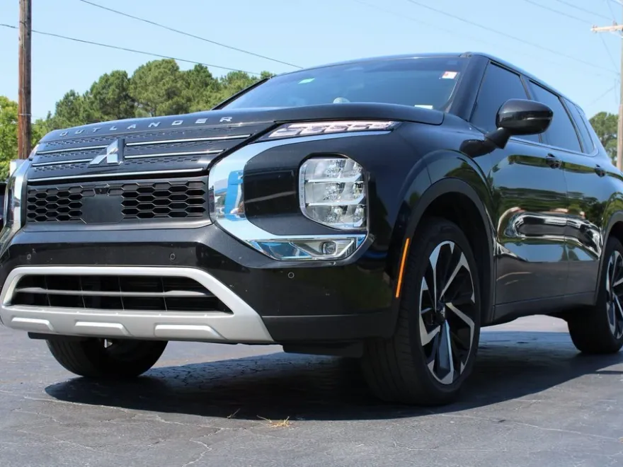 2022 Mitsubishi Outlander SE photo 1