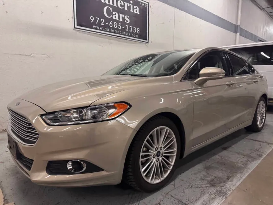 2016 Ford Fusion SE photo 1