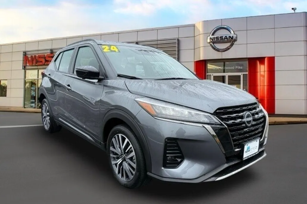 2024 Nissan Kicks SR photo 1