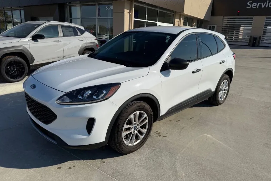 2022 Ford Escape S photo 1