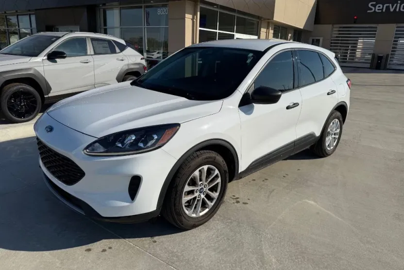 2022 Ford Escape S photo 1