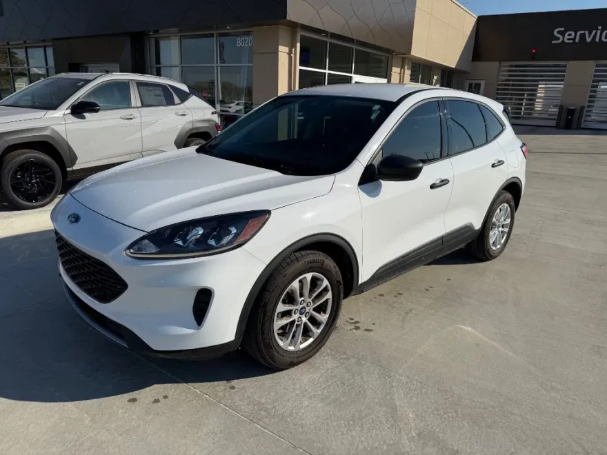 2022 Ford Escape S photo 1