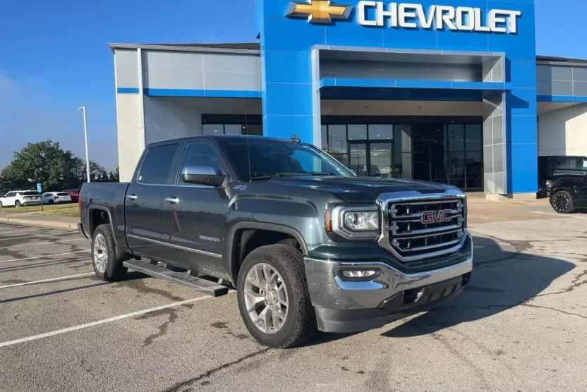 2017 Gmc Sierra 1500 SLT photo 1