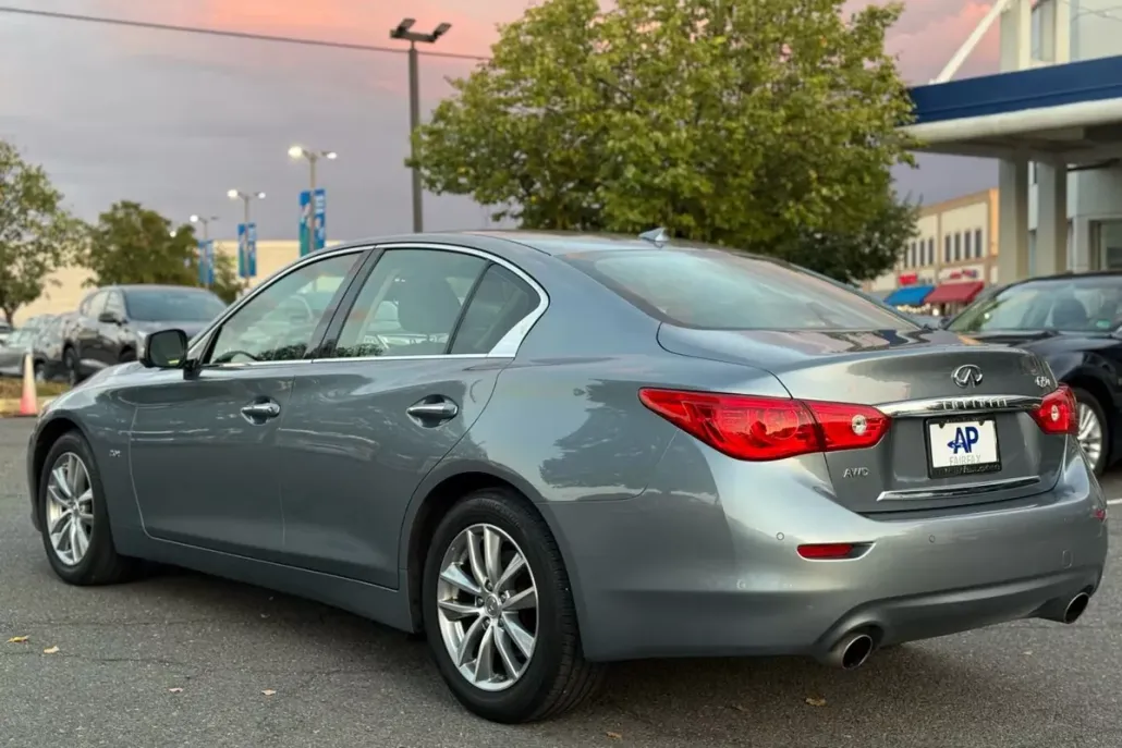 2017 Infiniti Q50 2.0t Premium photo 1