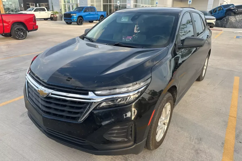 2022 Chevrolet Equinox LS photo 1