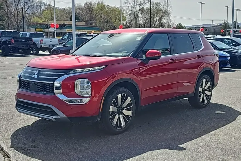 2025 Mitsubishi Outlander SE photo 1