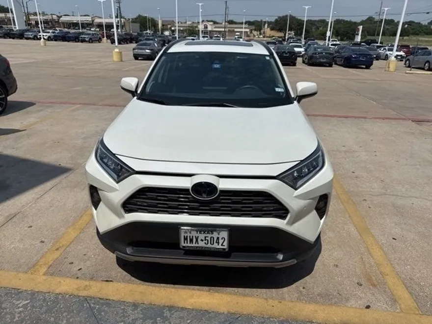 2020 Toyota RAV4 Limited photo 1