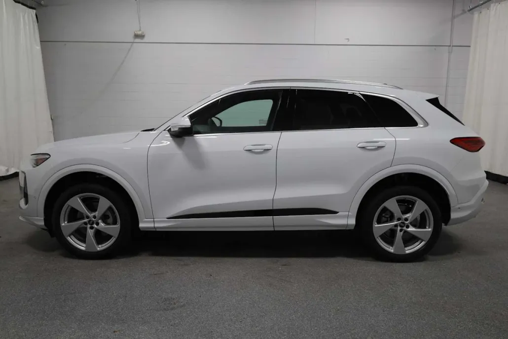 2025 Audi Q5 Premium Plus photo 1