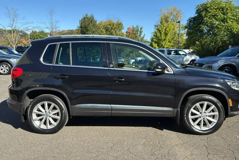 2017 Volkswagen Tiguan Wolfsburg Edition photo 1