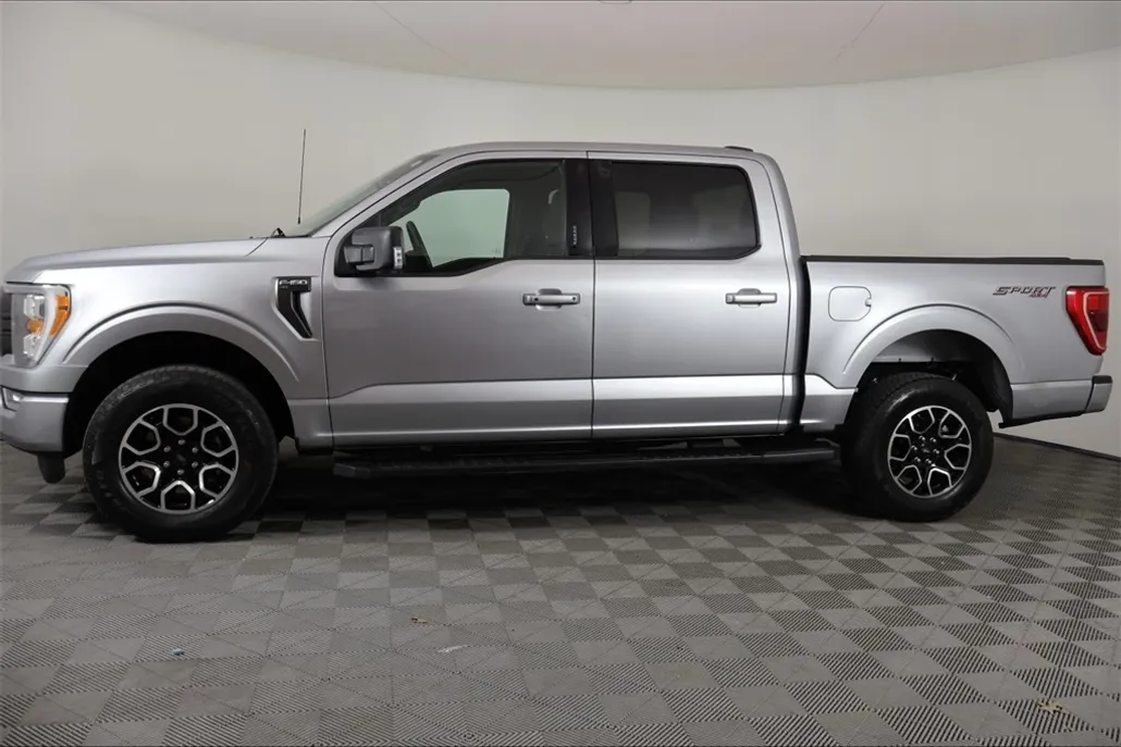2023 Ford F-150 XLT photo 1