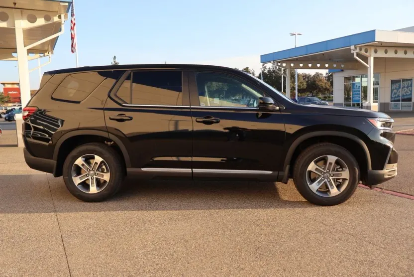 2025 Honda Pilot EX-L photo 1