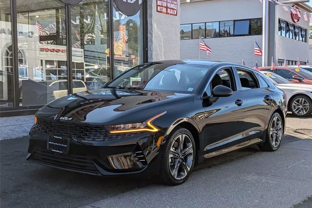2022 Kia K5 LXS photo 1