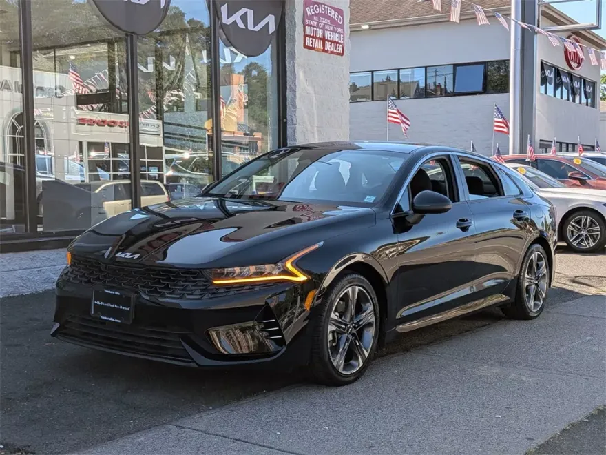 2022 Kia K5 LXS photo 1