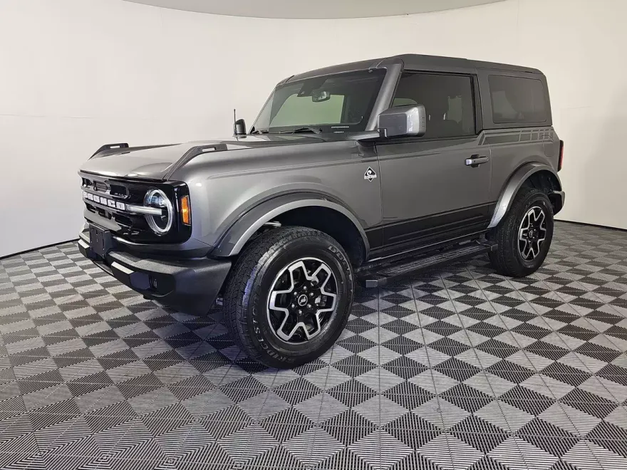 2022 Ford Bronco Outer Banks photo 1
