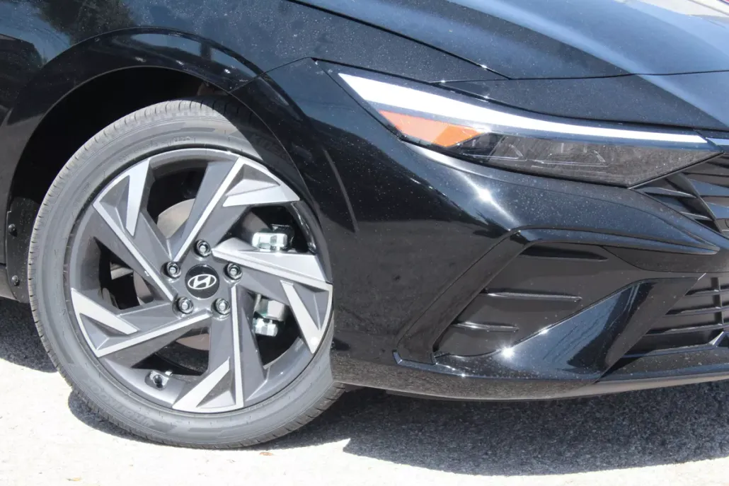 2025 Hyundai Elantra Limited photo 1