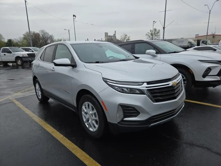 2022 Chevrolet Equinox LT photo 1