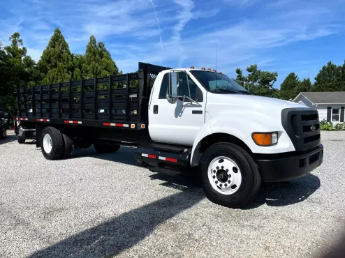 2006 Ford F-750 Regular Cab photo 4