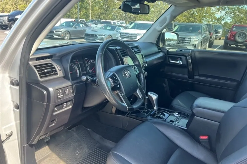 2023 Toyota 4Runner TRD Off-Road Premium photo 1