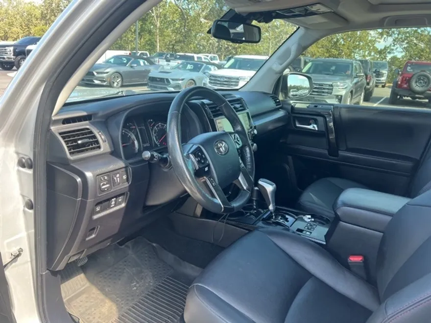 2023 Toyota 4Runner TRD Off-Road Premium photo 1