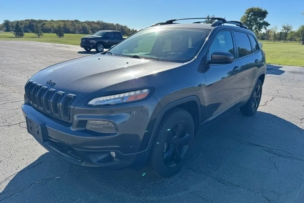 2016 Jeep Cherokee Altitude photo 1